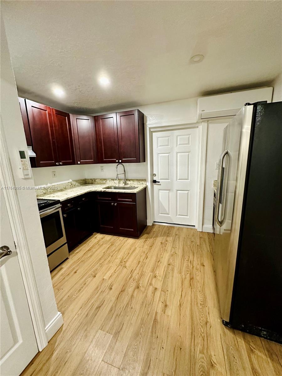 813 W Jefferson St 2 Property Photo