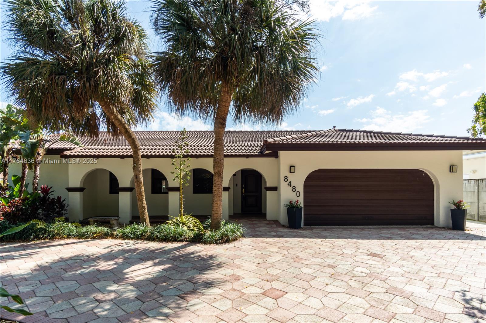 Miami Lakes Real Estate Listings Main Image