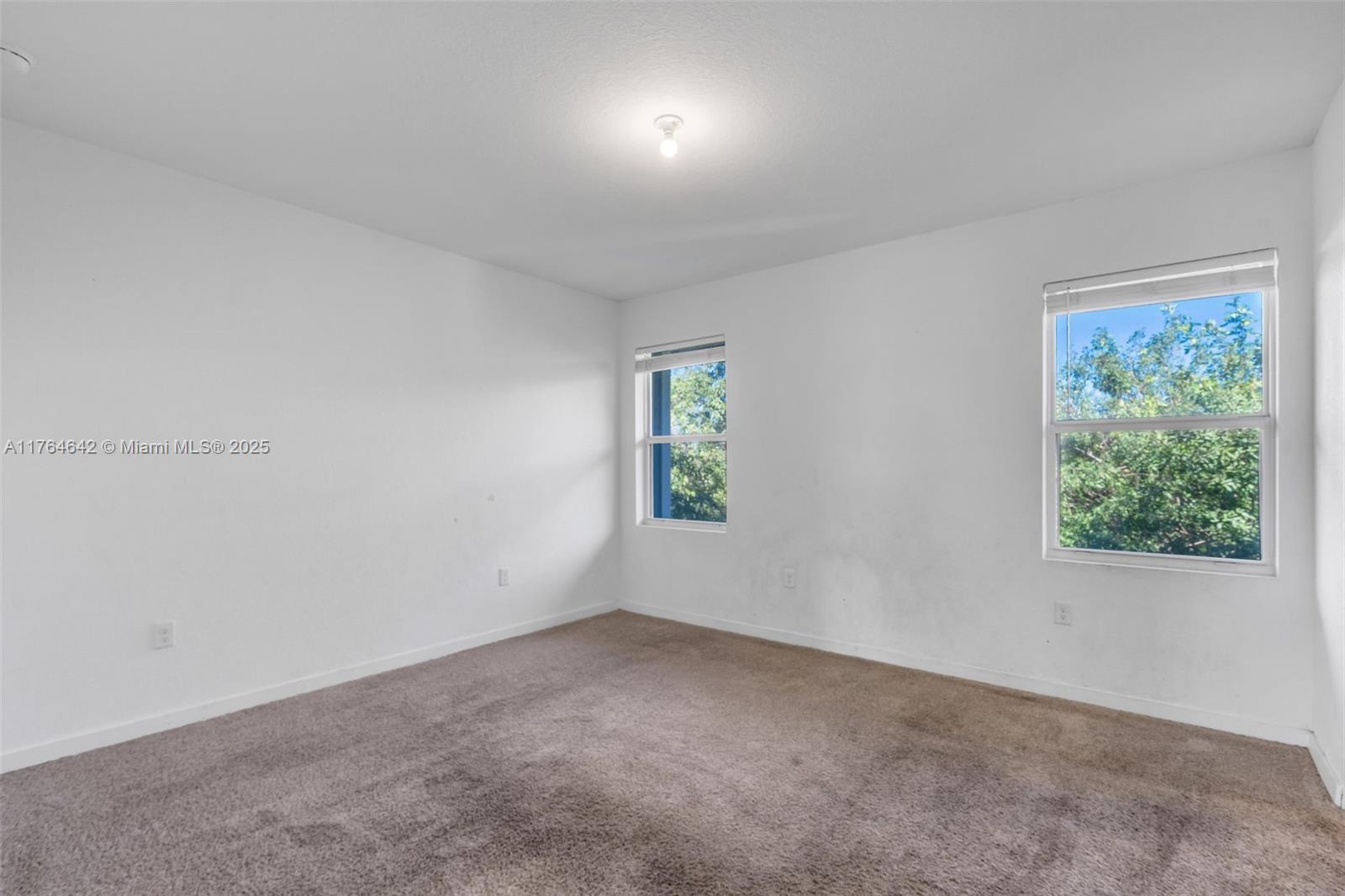 1871 Se 9th Ter Property Photo 6