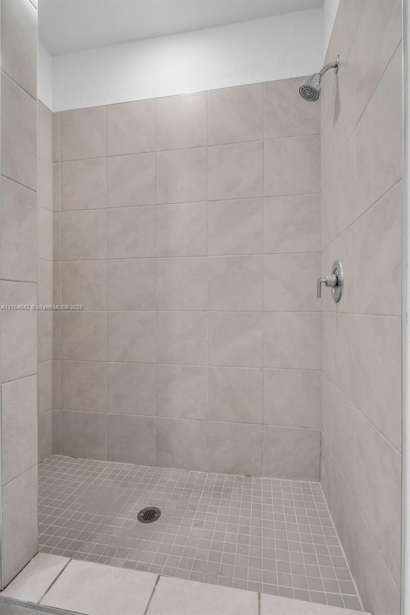 1871 Se 9th Ter Property Photo 11