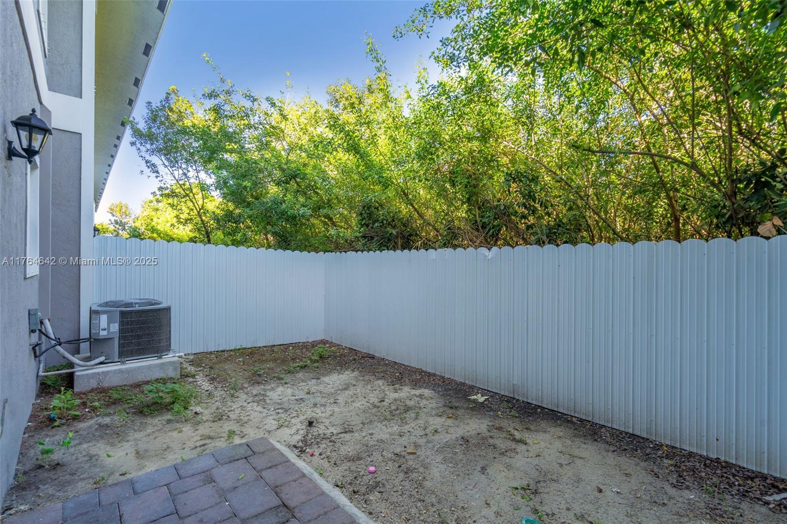 1871 Se 9th Ter Property Photo 13