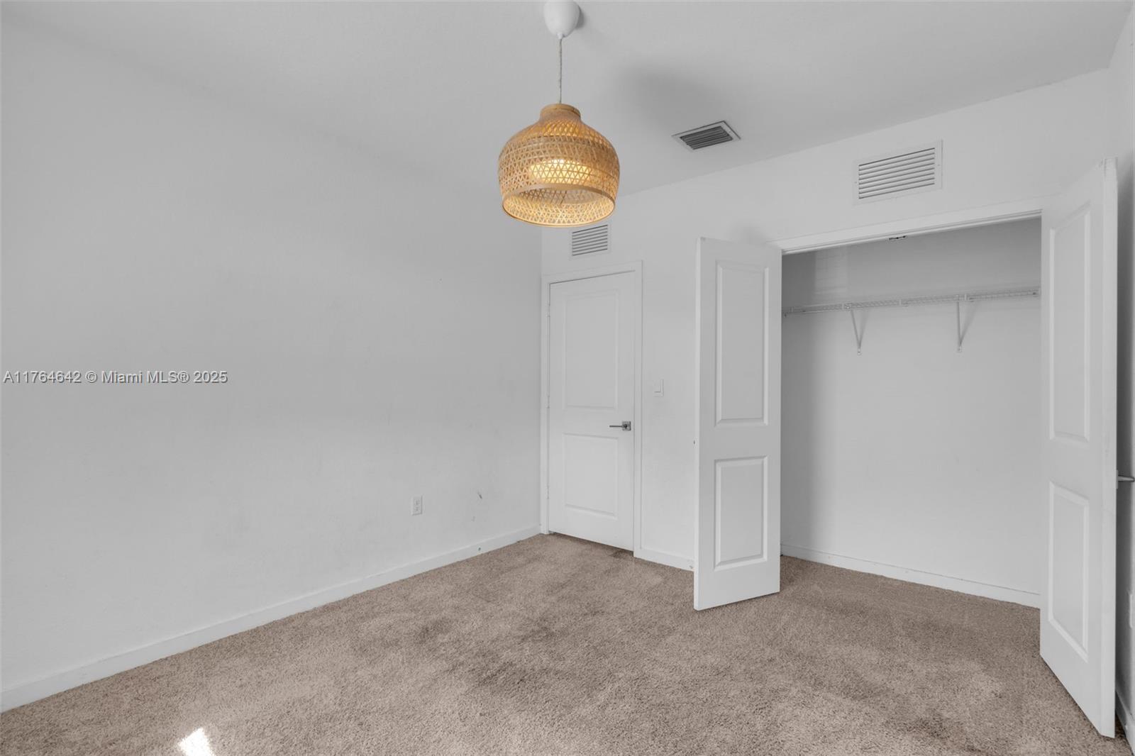 1871 Se 9th Ter Property Photo 14