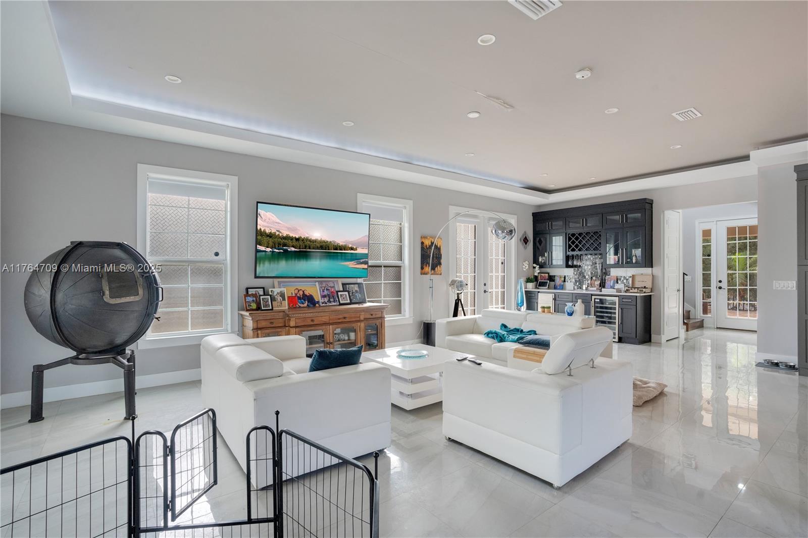 555 Peachtree Rd Property Photo
