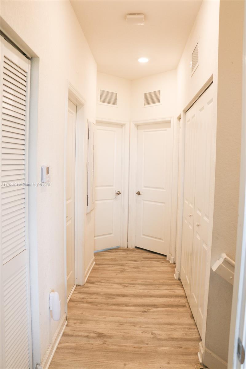 11238 Sw 250th Ter Property Photo 4