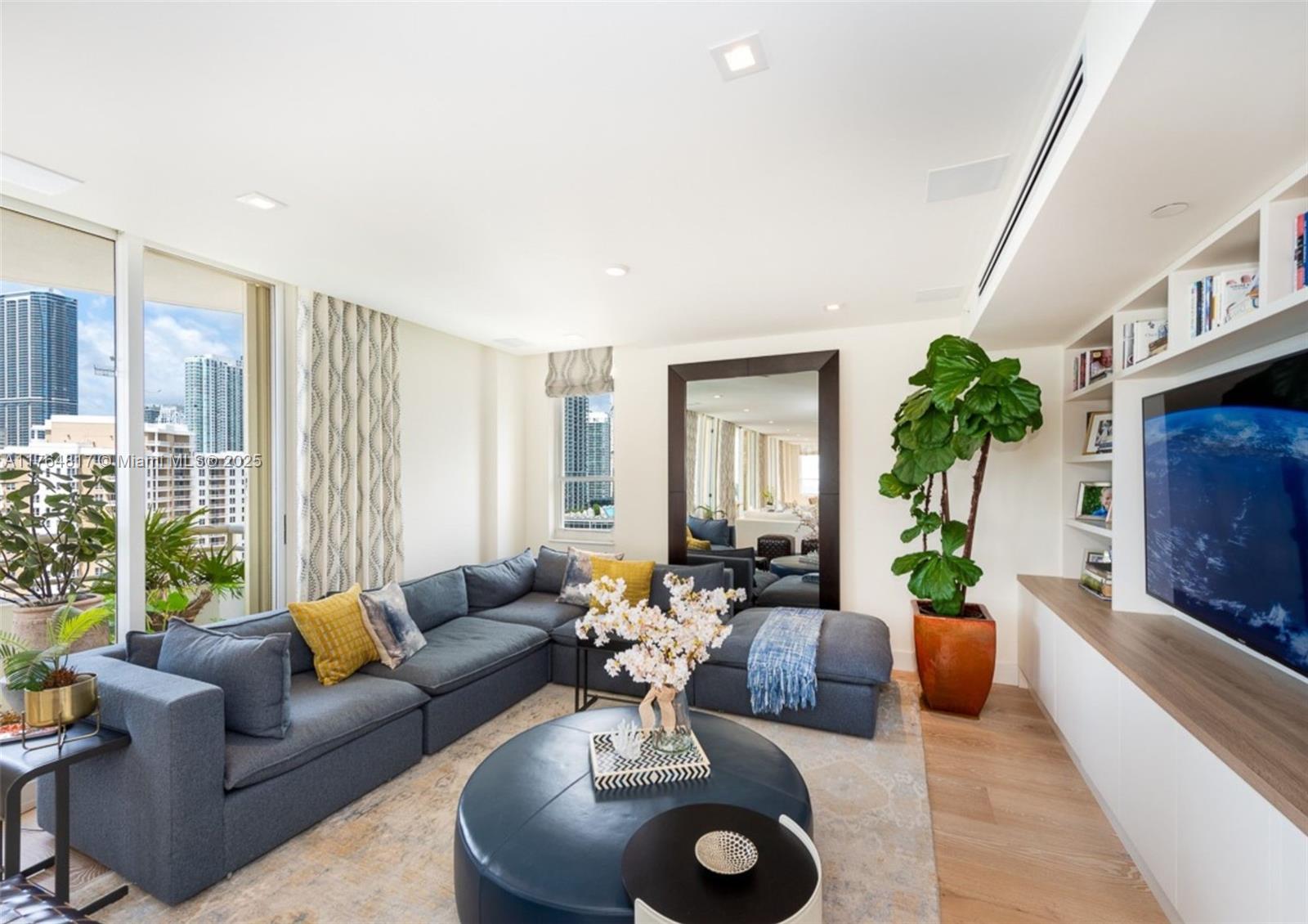 888 Brickell Key Dr 2501 Property Photo 5