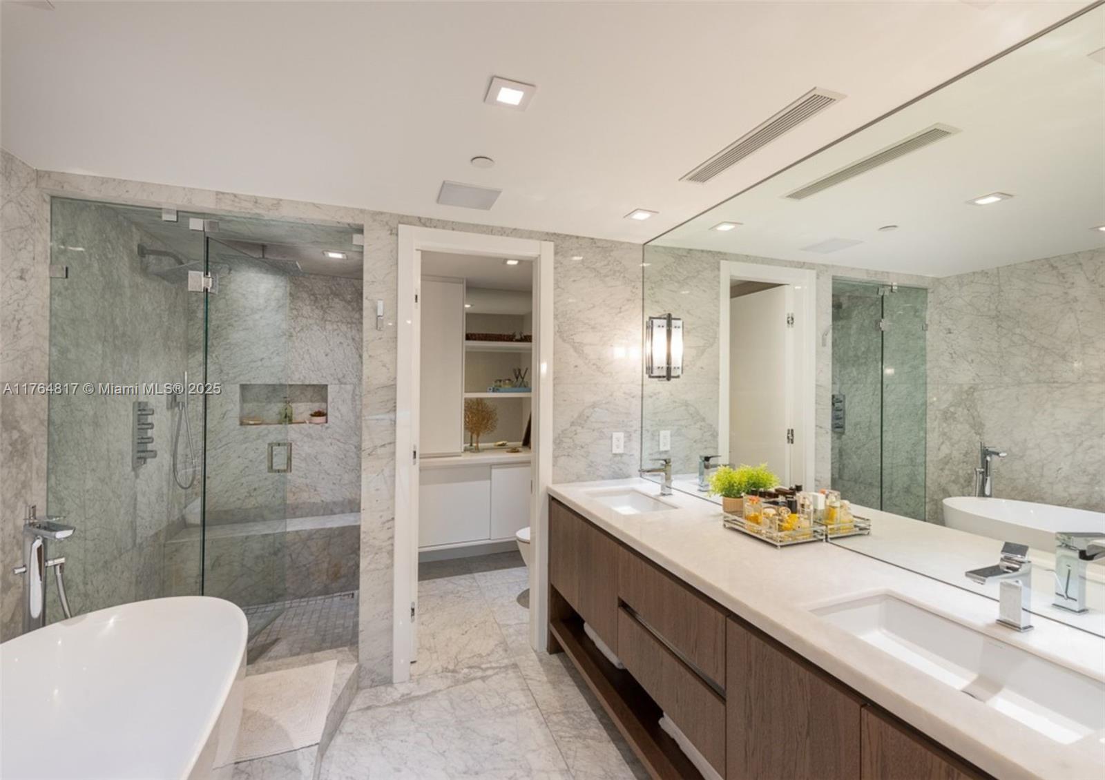 888 Brickell Key Dr 2501 Property Photo 17