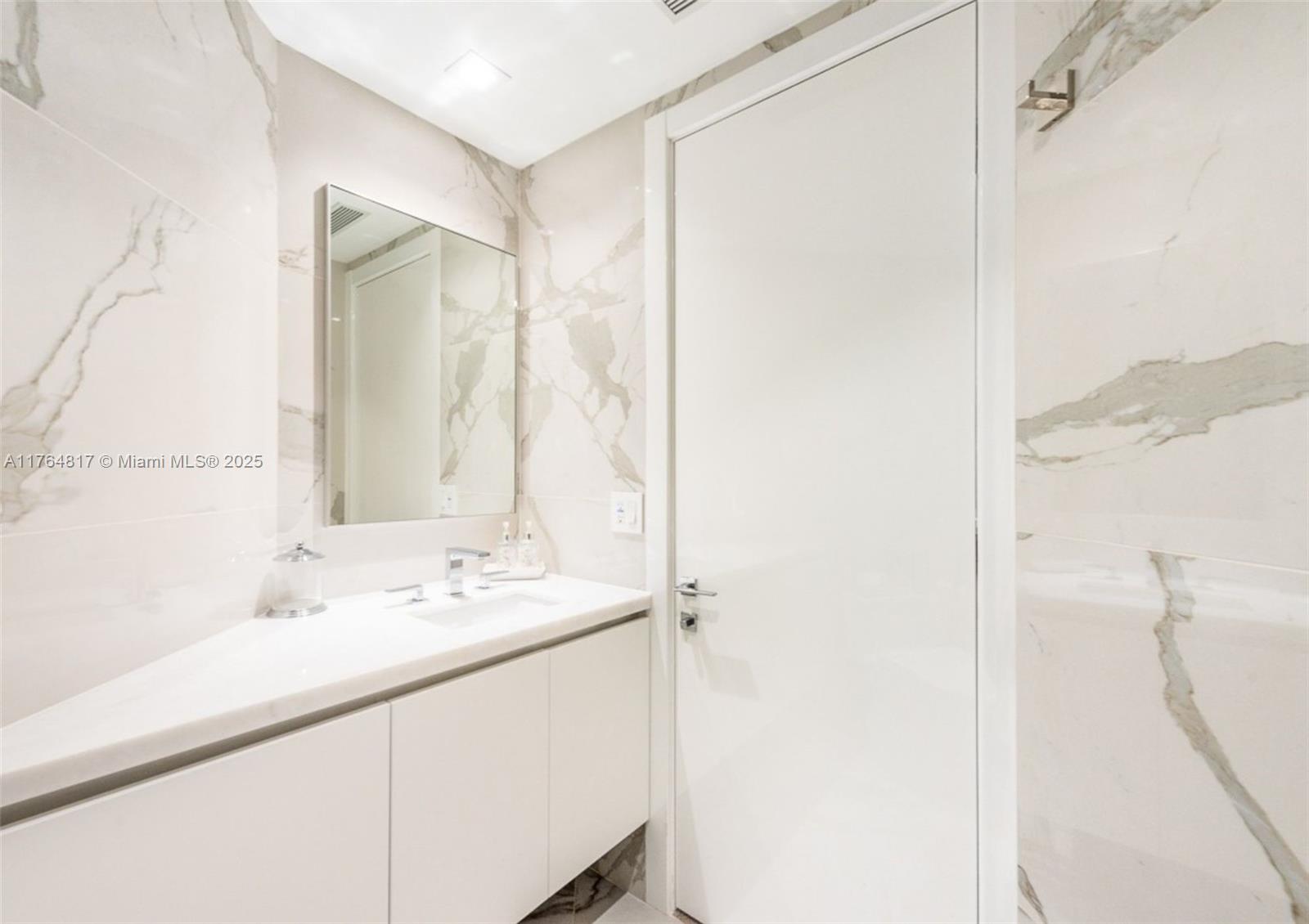 888 Brickell Key Dr 2501 Property Photo 21