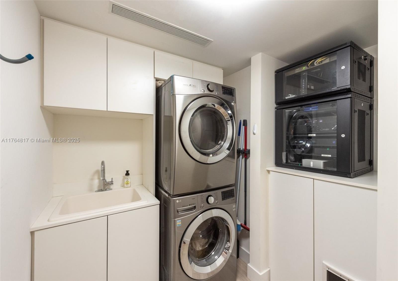 888 Brickell Key Dr 2501 Property Photo 22