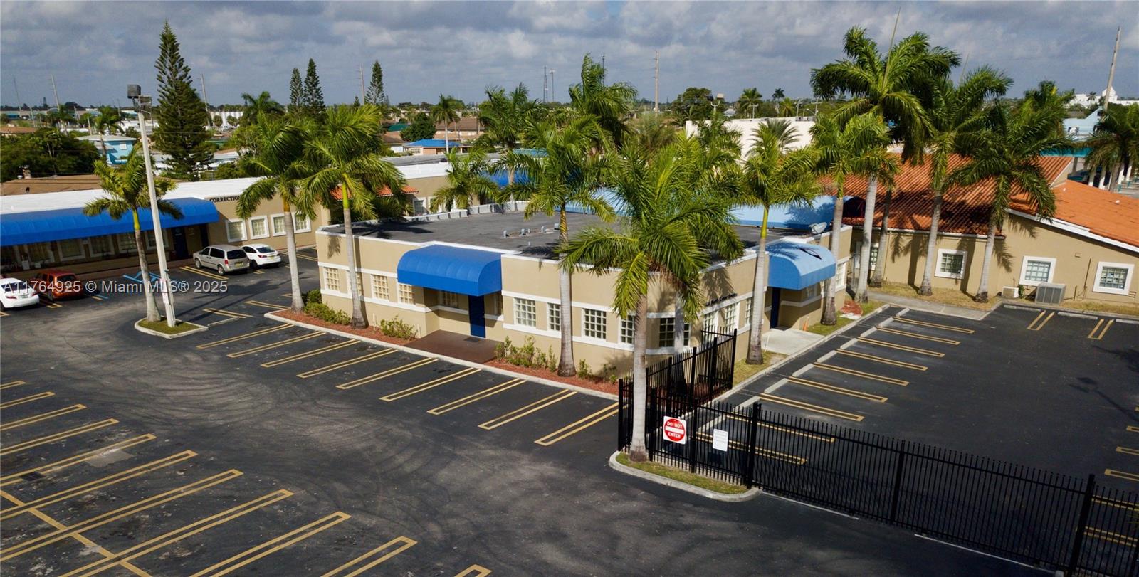 1446 N Krome Ave Property Photo 8