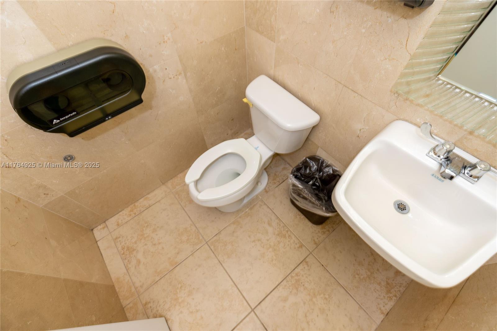 1446 N Krome Ave Property Photo 10