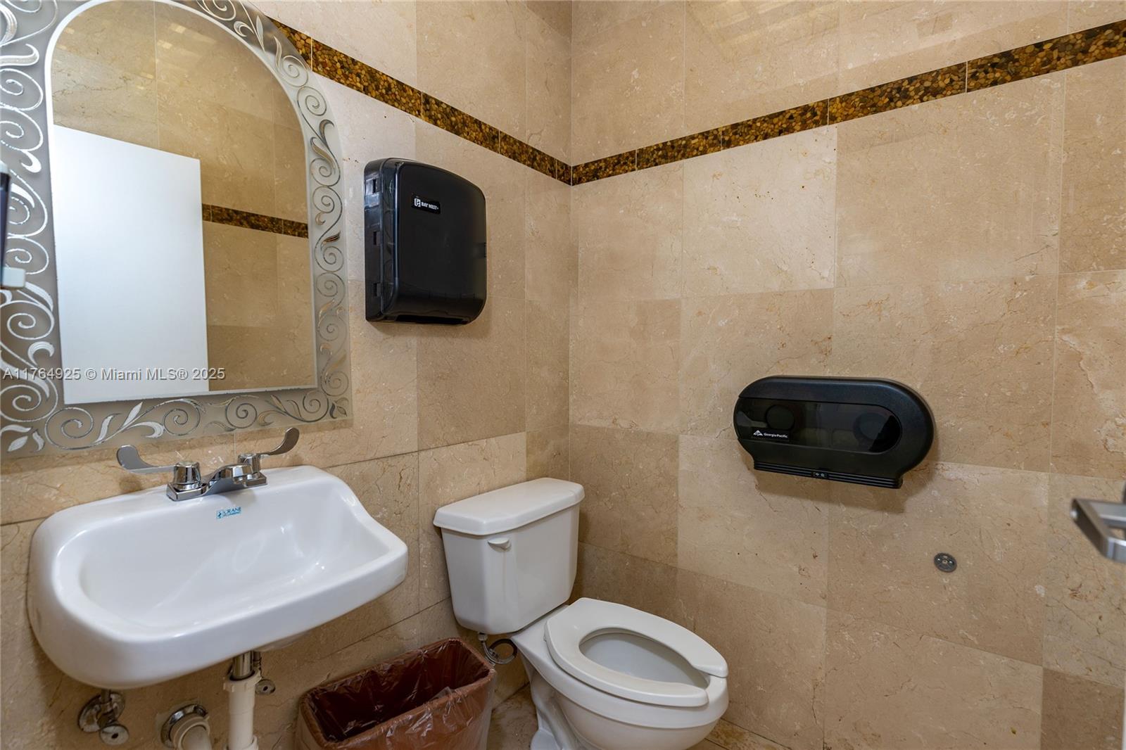 1446 N Krome Ave Property Photo 11