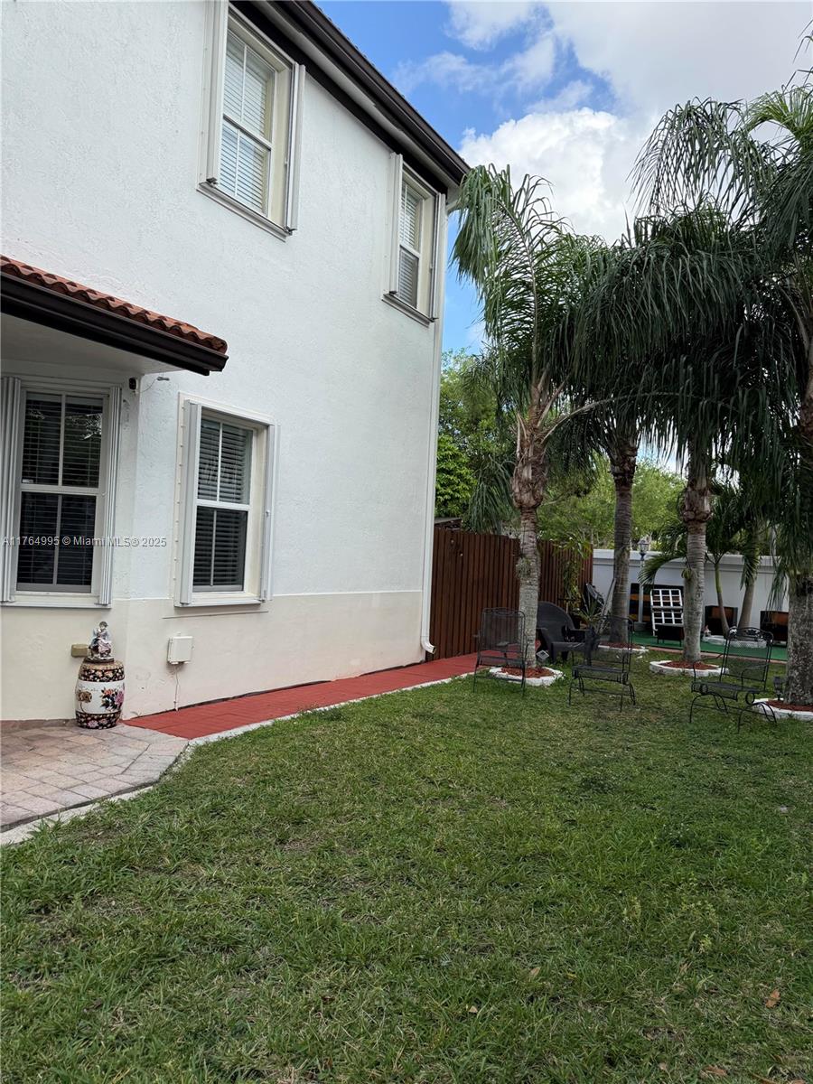 1065 Ne 30th Ave Property Photo 4
