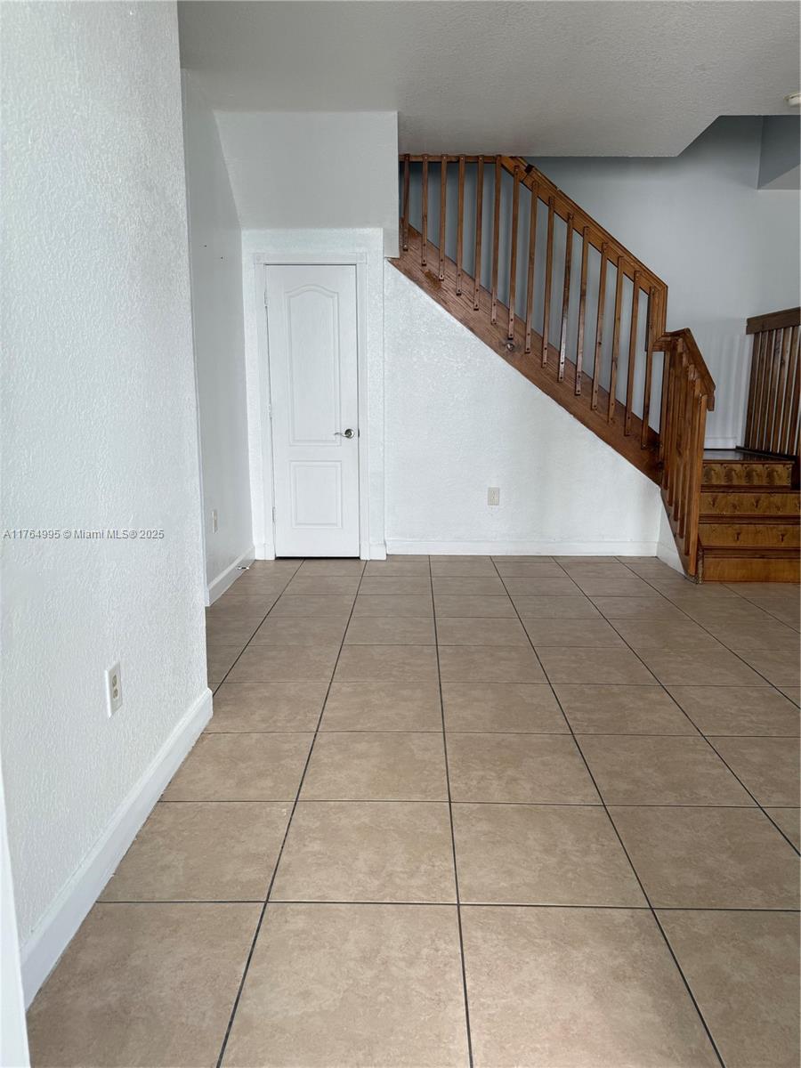 1065 Ne 30th Ave Property Photo 6