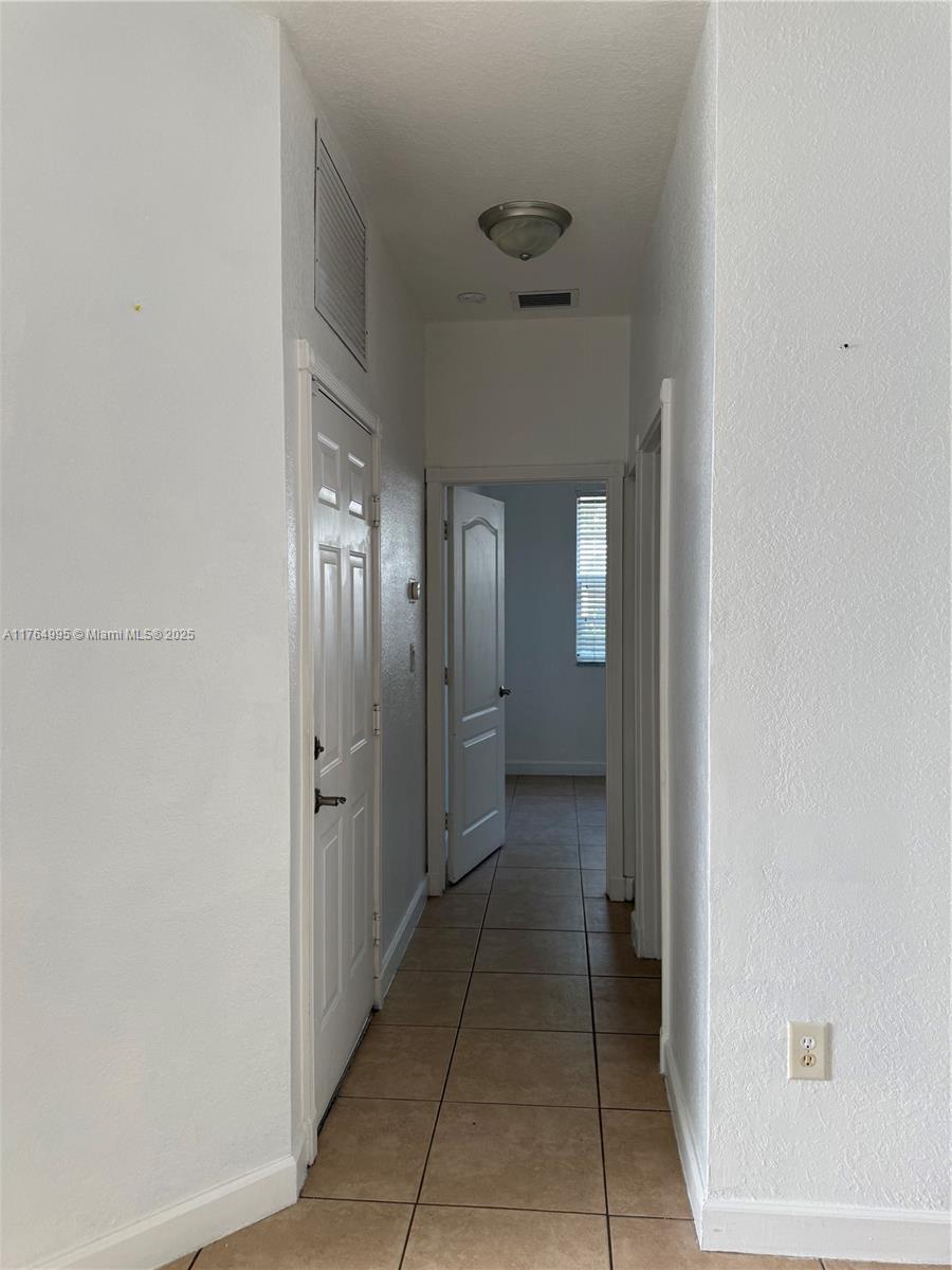 1065 Ne 30th Ave Property Photo 8