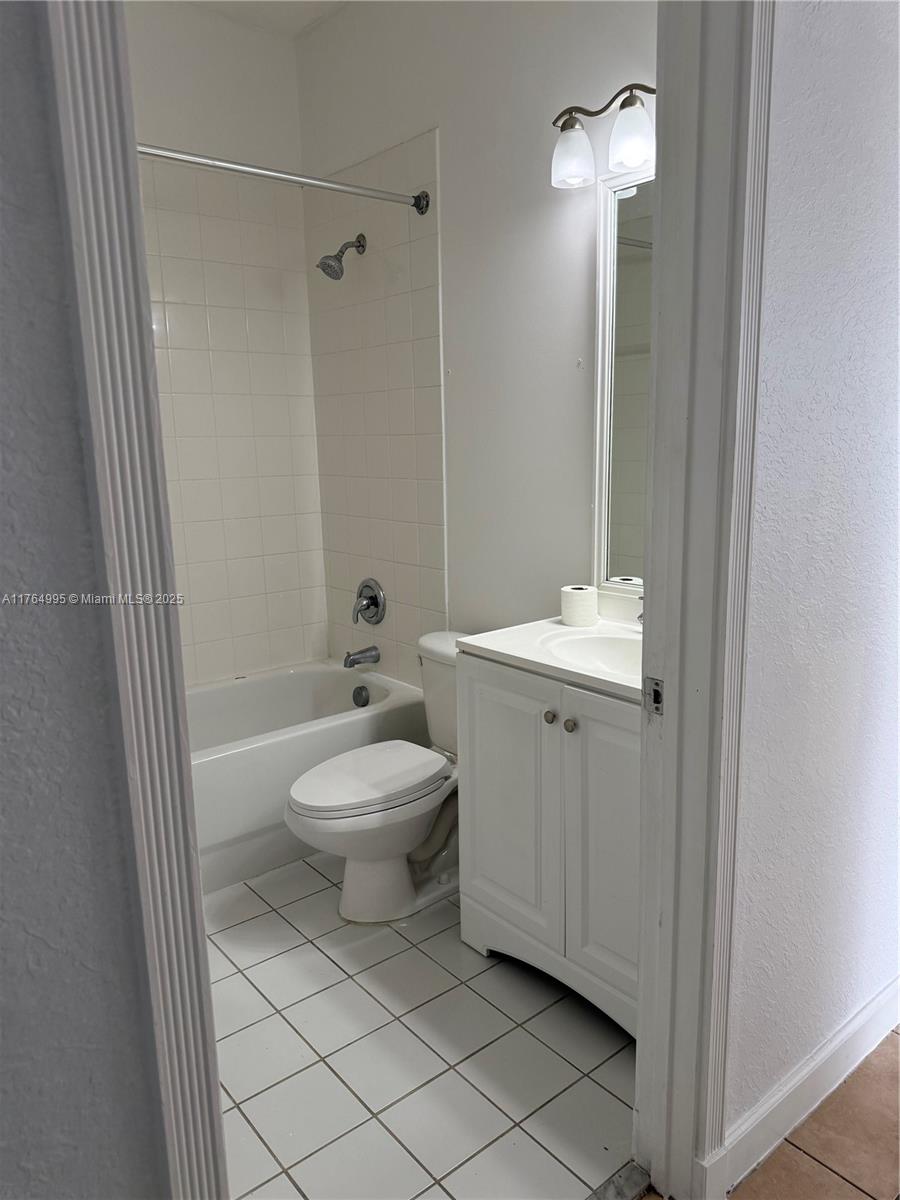 1065 Ne 30th Ave Property Photo 9