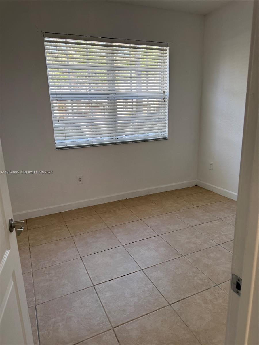 1065 Ne 30th Ave Property Photo 10