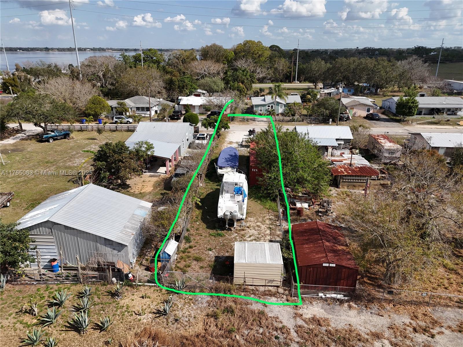 1672 Pardee Sub Property Photo