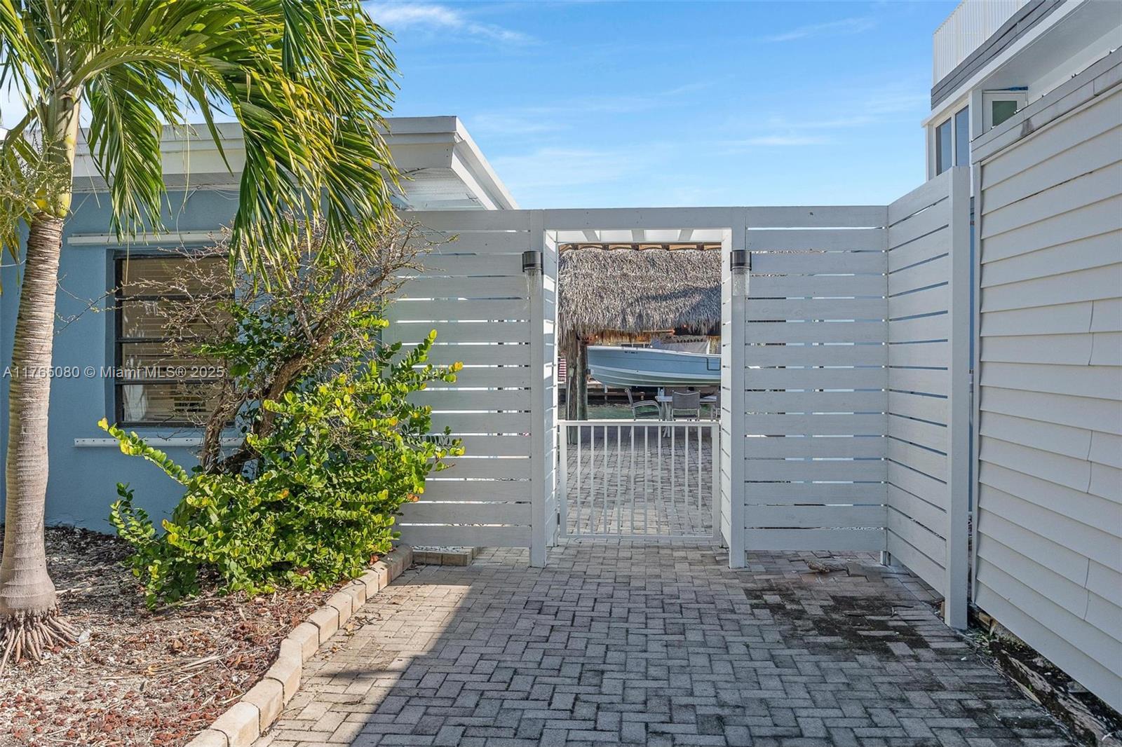 230 Jolly Roger Dr Property Photo 4