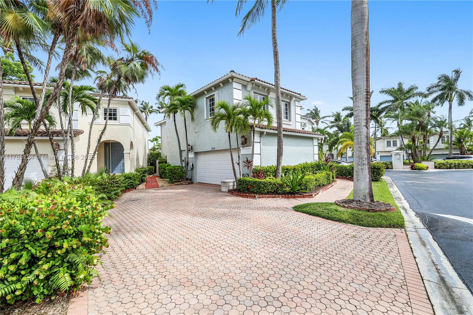 3015 Ne 208th St Property Photo 2