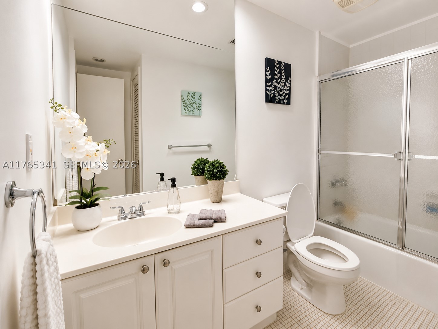19390 Collins Ave 312 Property Photo 9