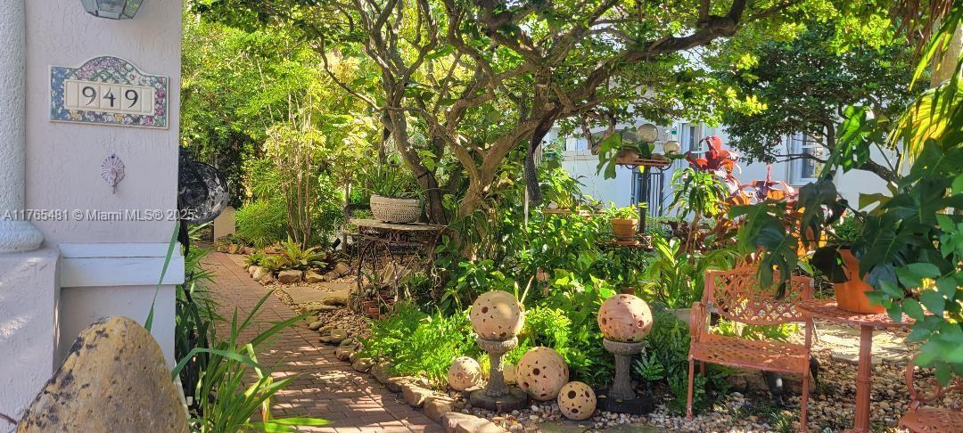 949 Harbor Vw N Property Photo 1