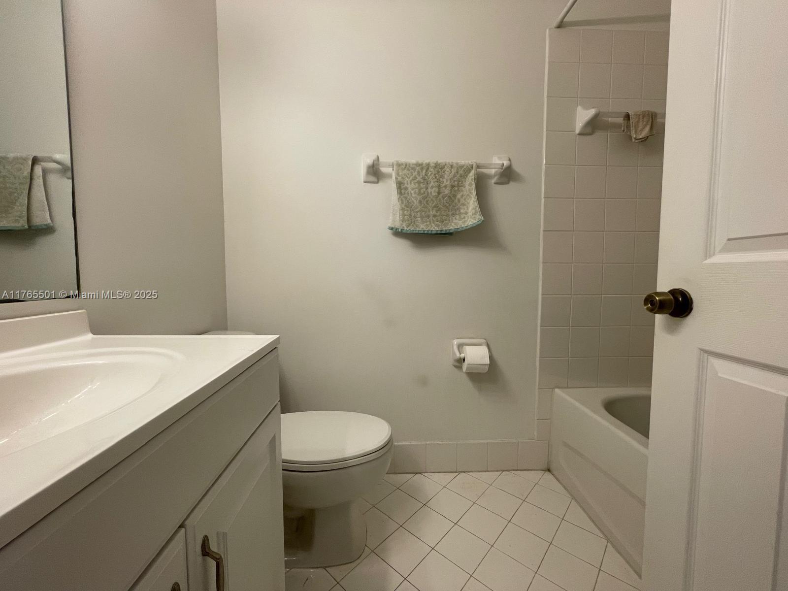 968 Ne 41st Pl 968 Property Photo 13