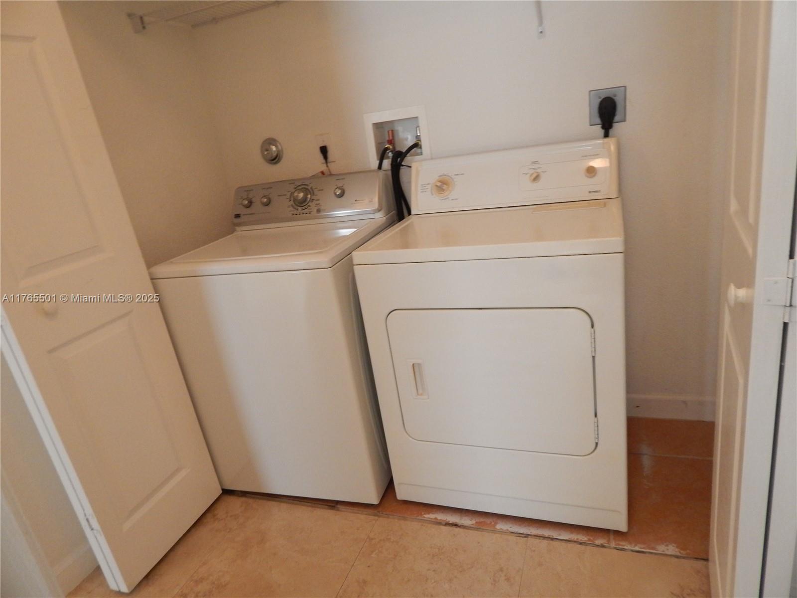 968 Ne 41st Pl 968 Property Photo 16