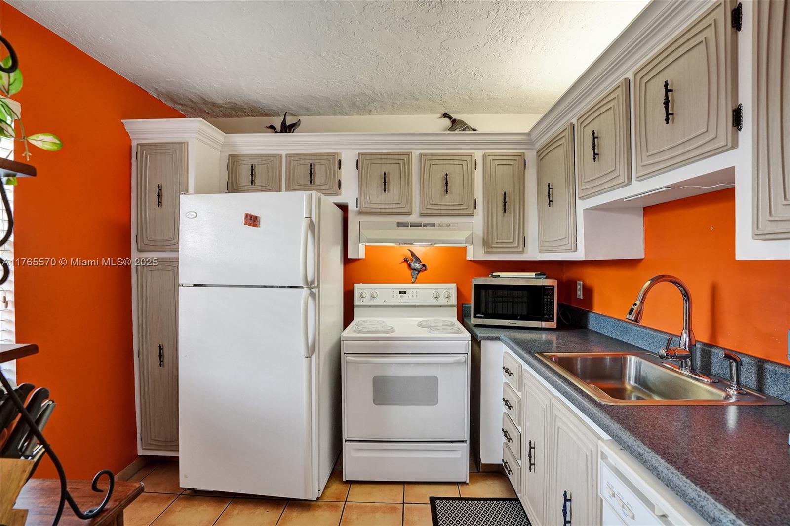 2811 Somerset Dr 405 Property Photo 6