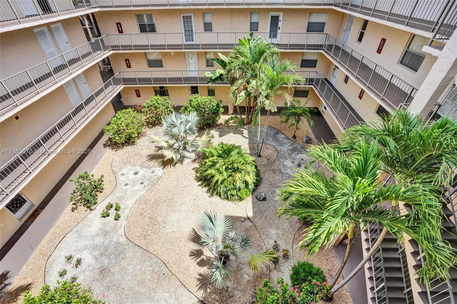 2811 Somerset Dr 405 Property Photo 28