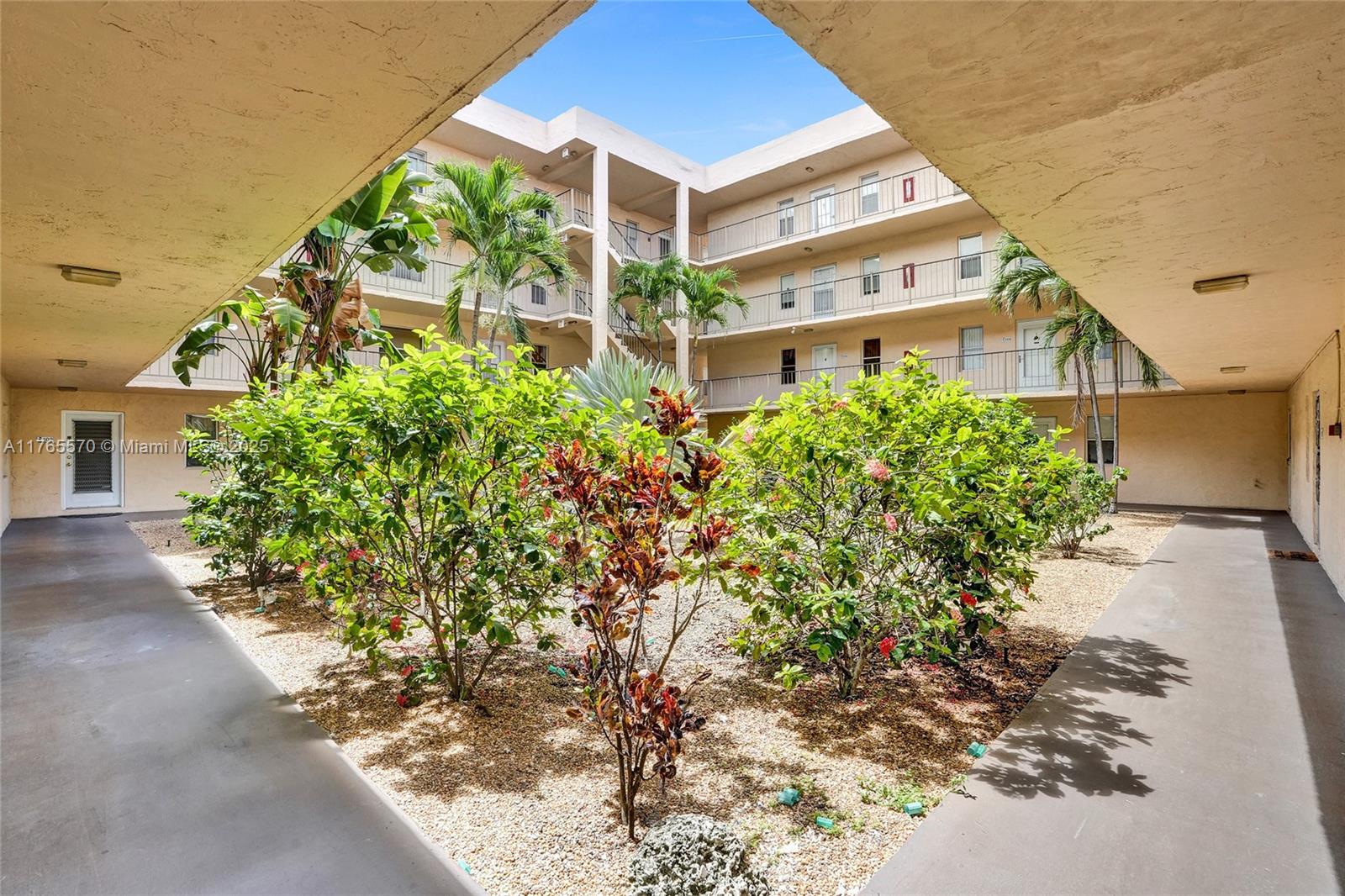 2811 Somerset Dr 405 Property Photo 29