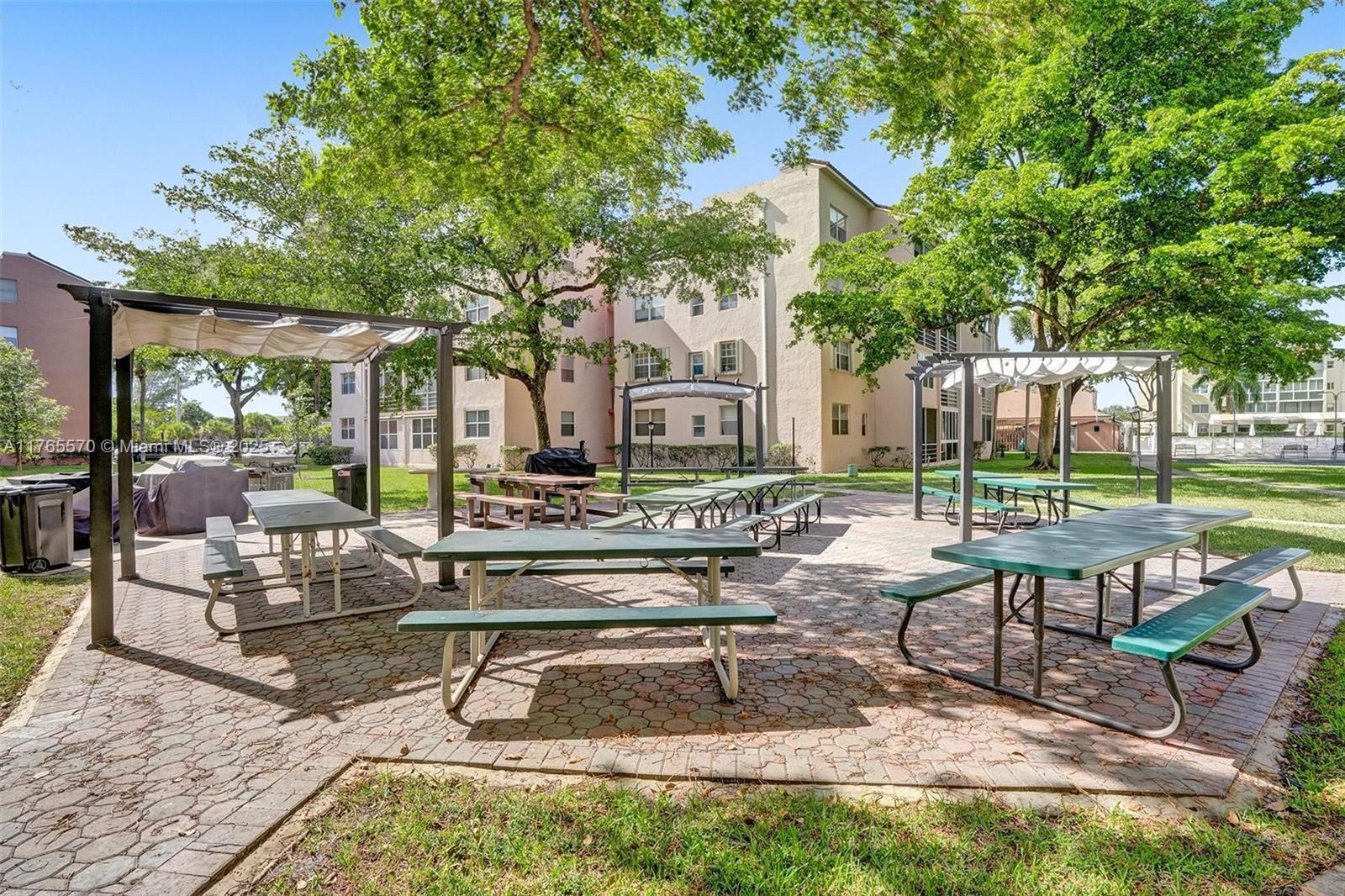 2811 Somerset Dr 405 Property Photo 31