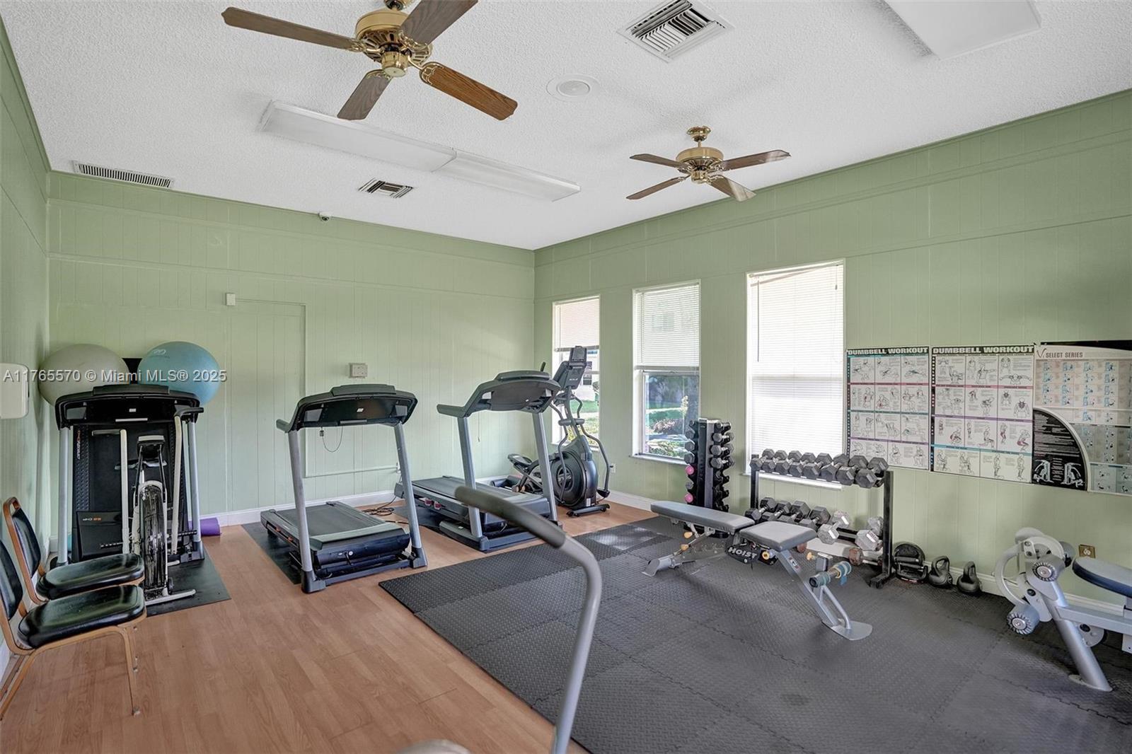 2811 Somerset Dr 405 Property Photo 36