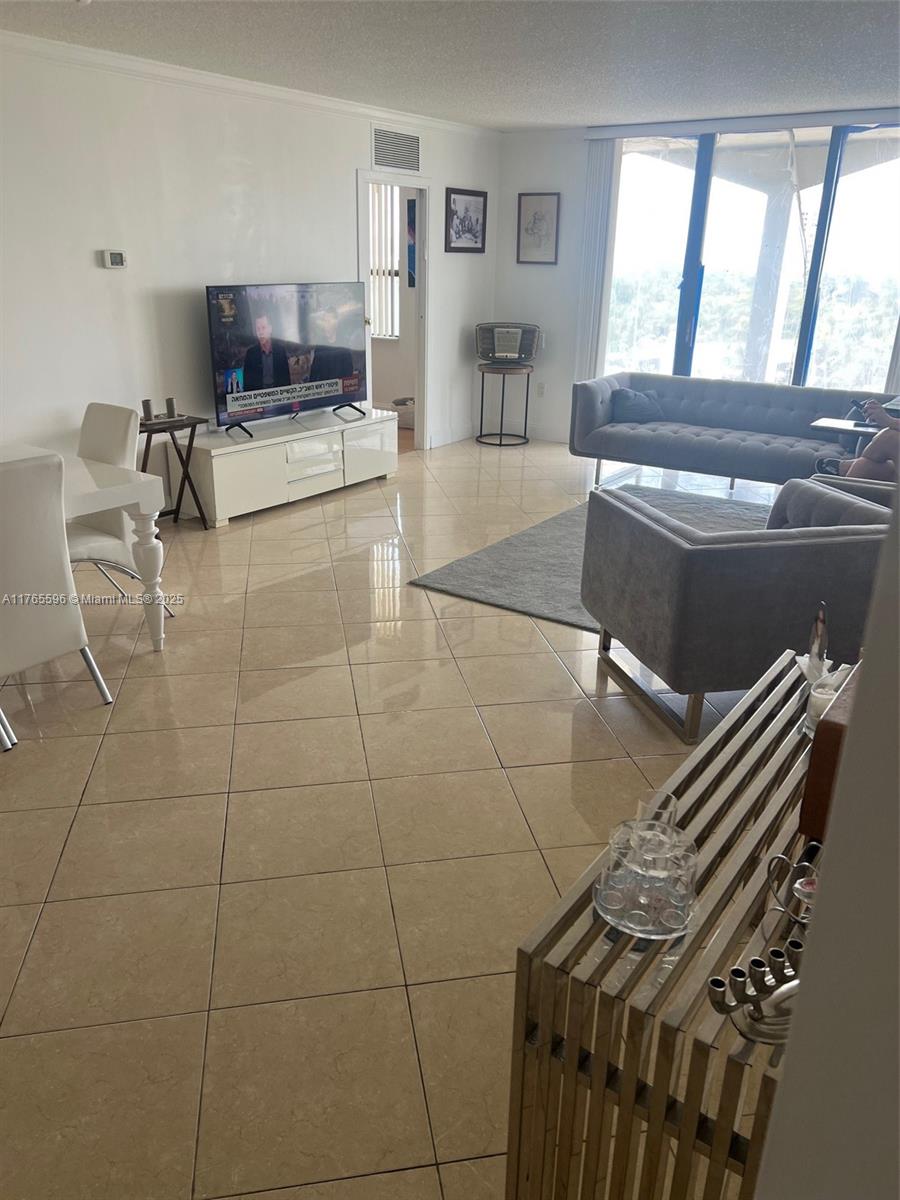 9801 Collins Ave 8m Property Photo