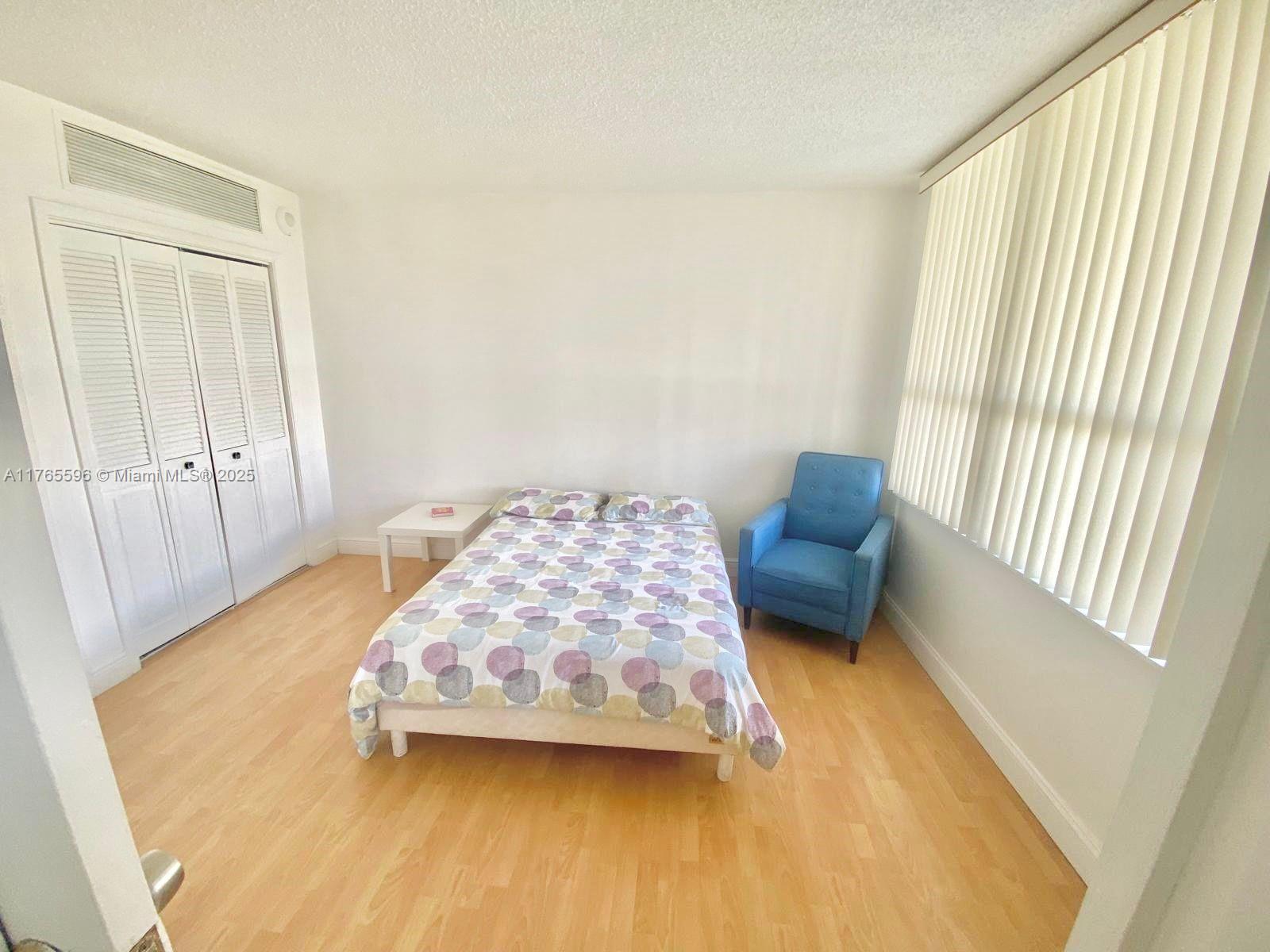 9801 Collins Ave 8m Property Photo 6
