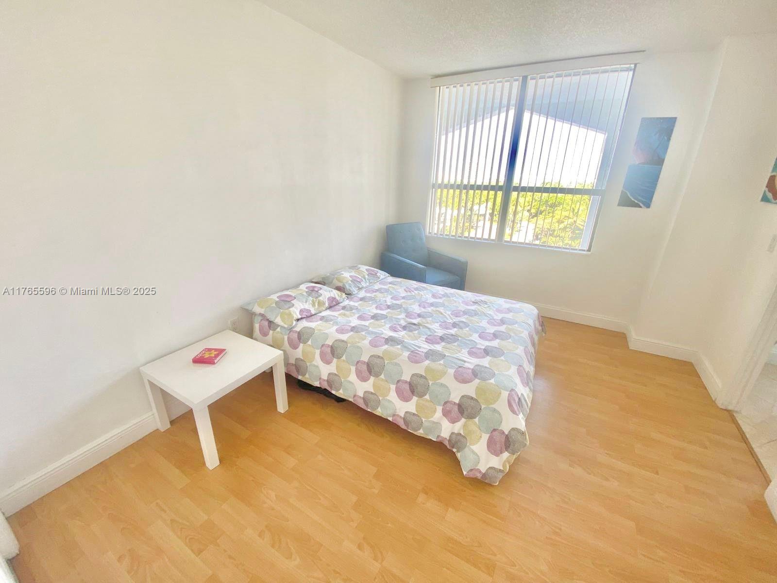 9801 Collins Ave 8m Property Photo 7