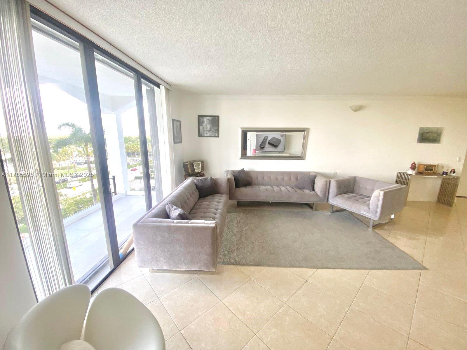 9801 Collins Ave 8m Property Photo 14
