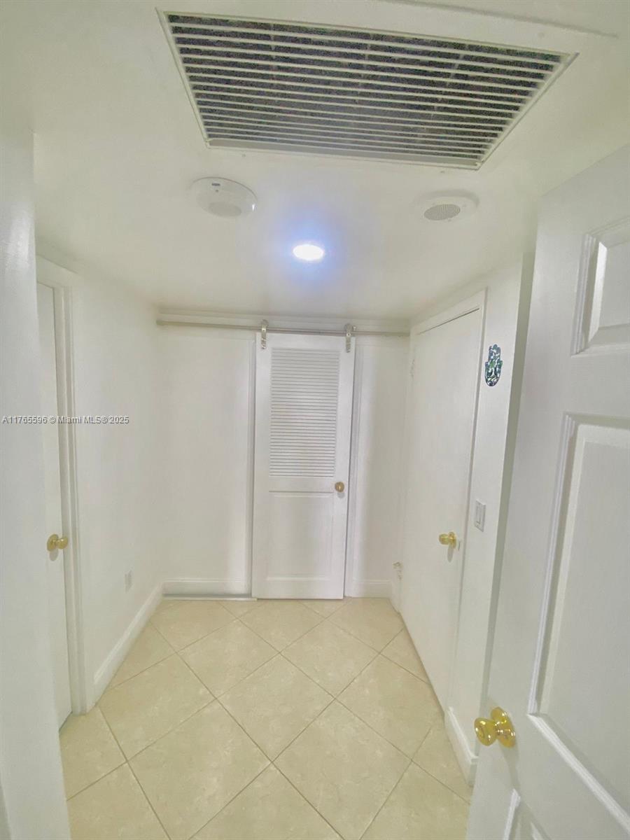 9801 Collins Ave 8m Property Photo 17