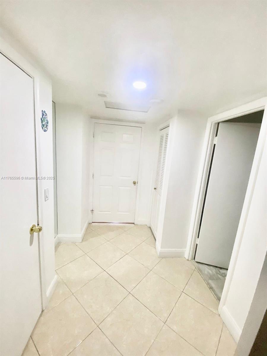 9801 Collins Ave 8m Property Photo 22