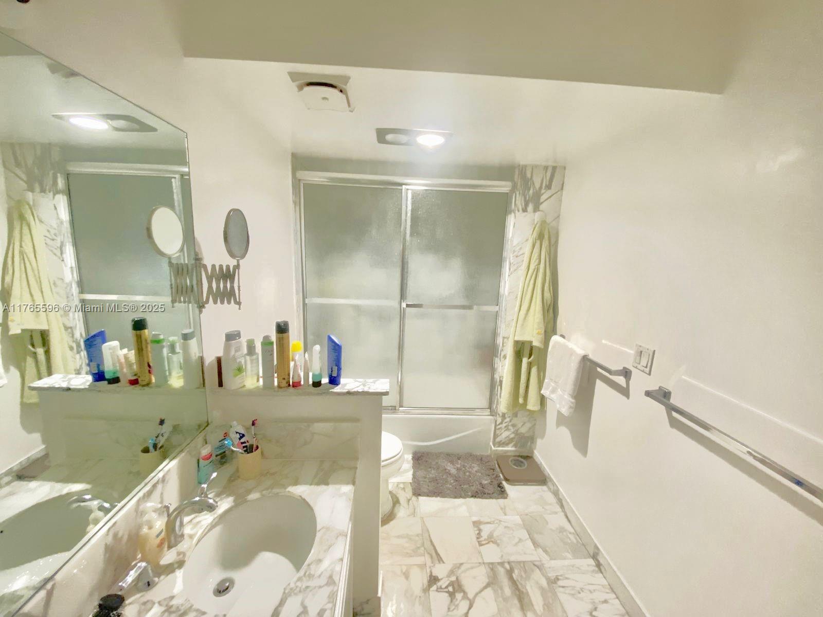 9801 Collins Ave 8m Property Photo 23