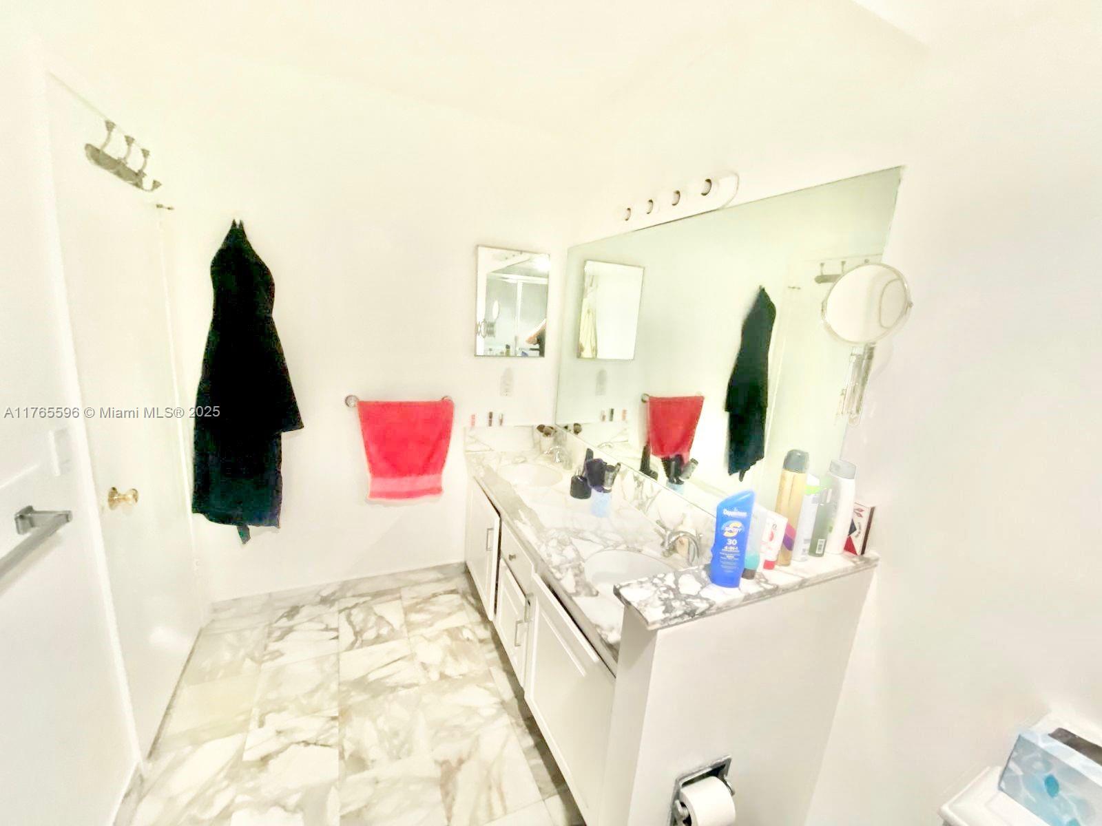 9801 Collins Ave 8m Property Photo 24
