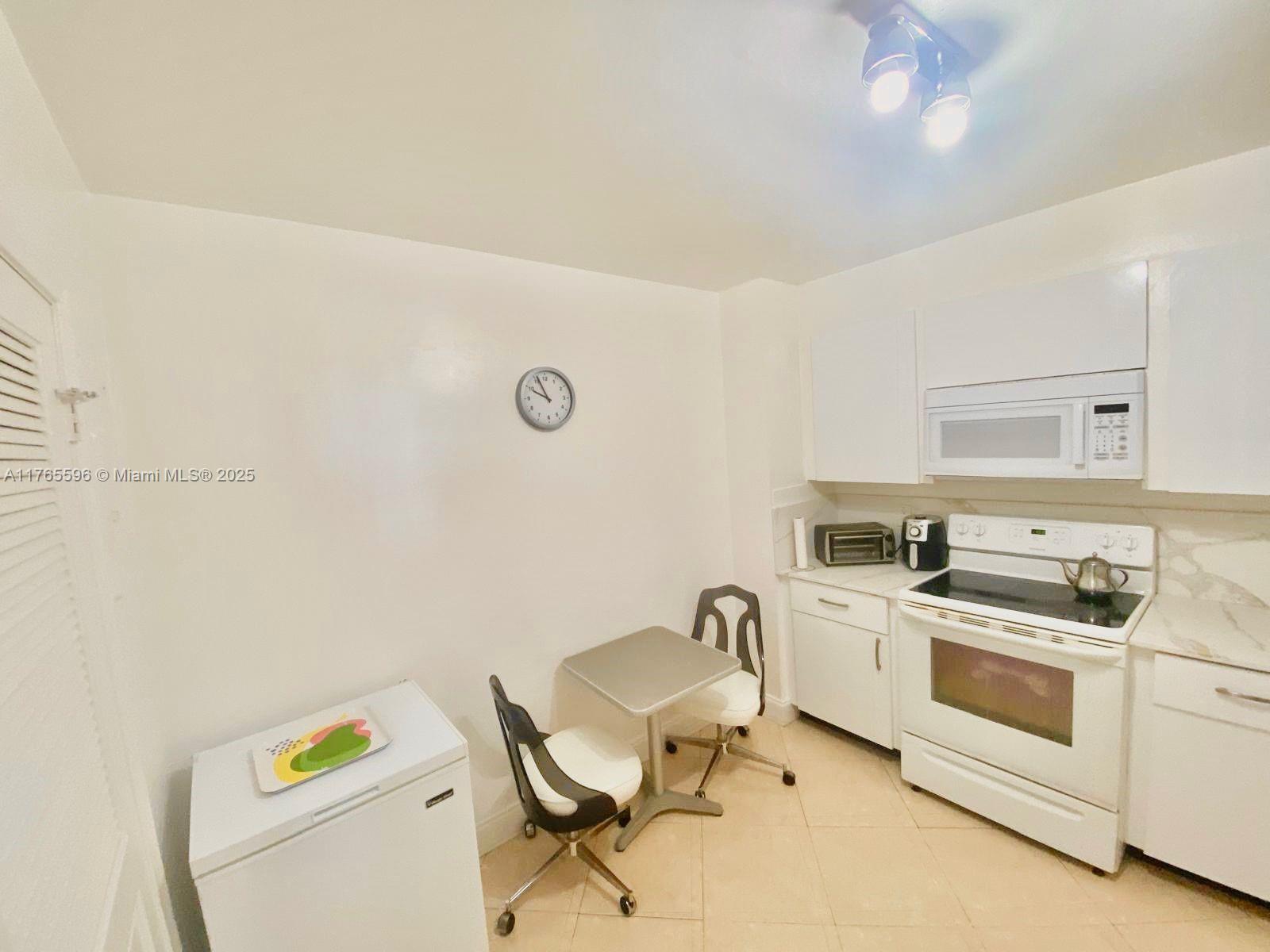 9801 Collins Ave 8m Property Photo 29