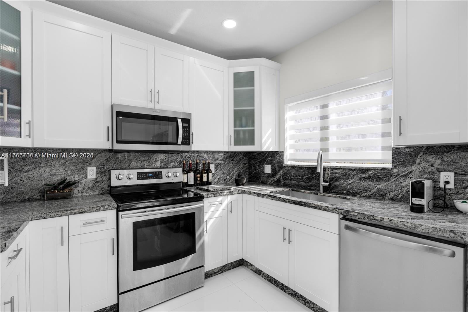 1073 Ne 41st Ter Property Photo 10