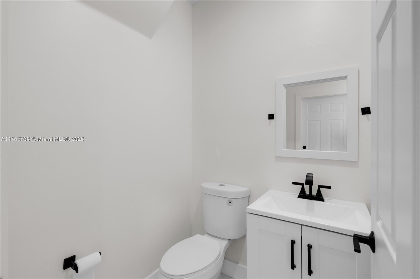 1073 Ne 41st Ter Property Photo 11