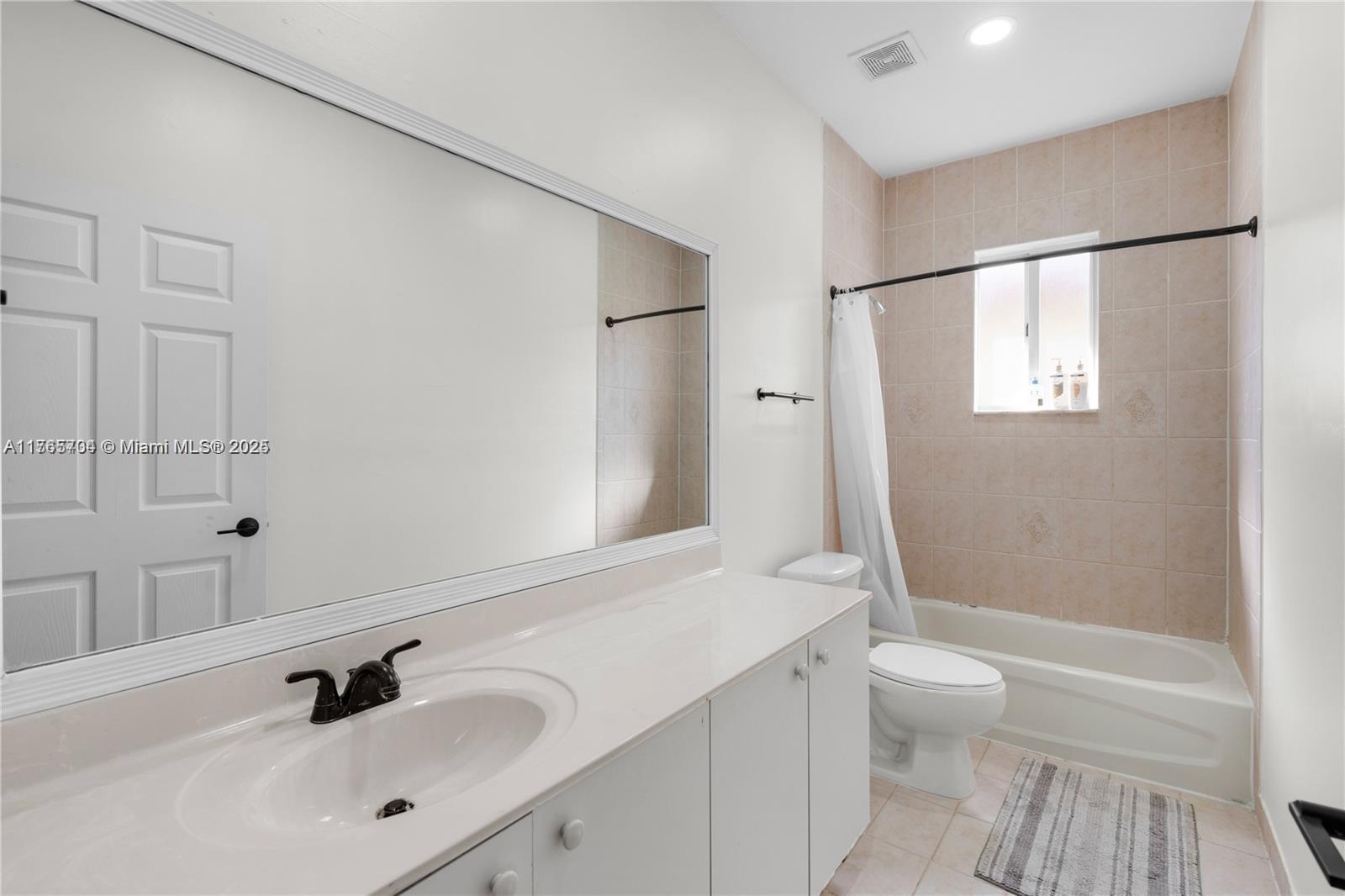 1073 Ne 41st Ter Property Photo 18