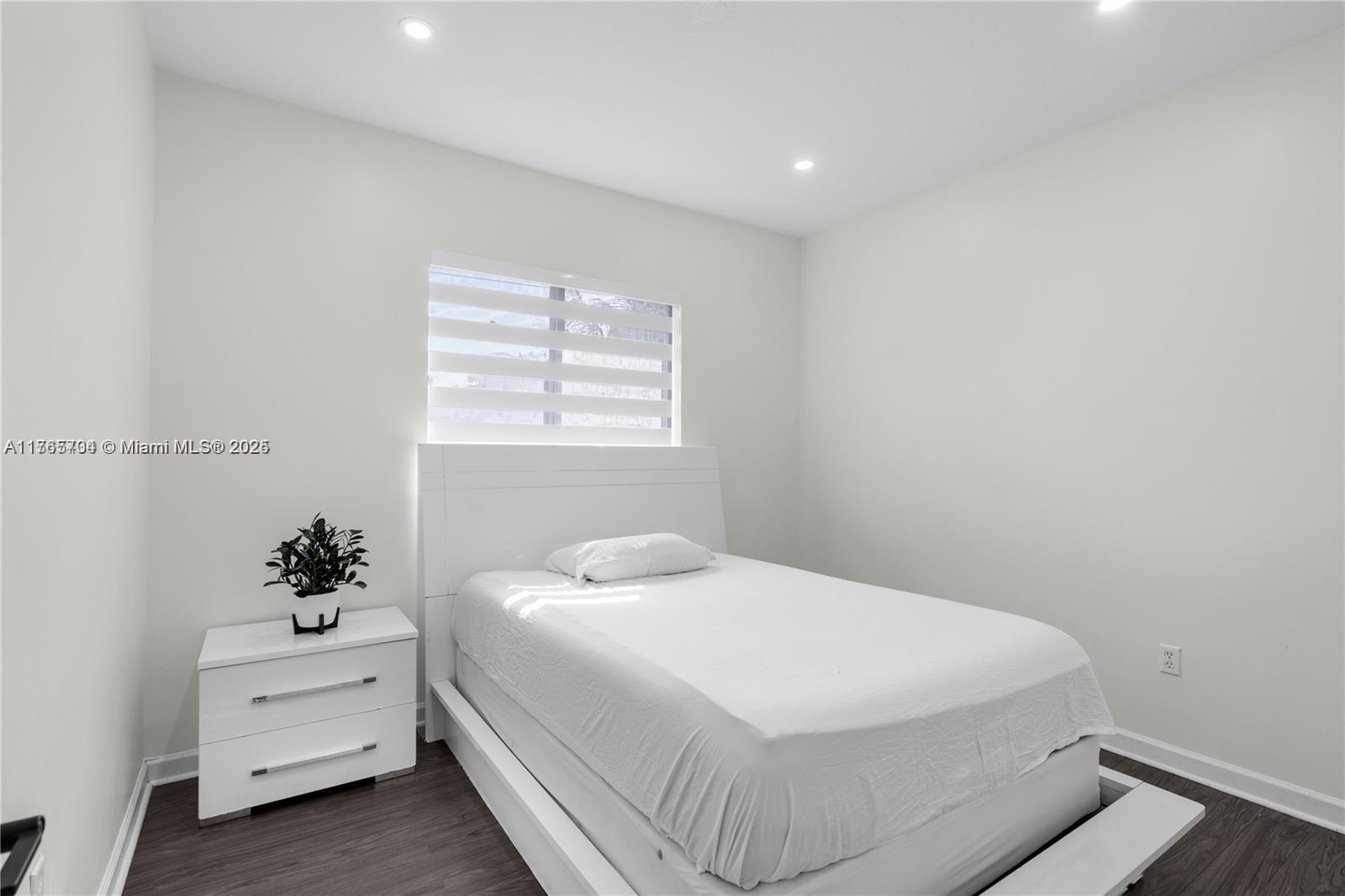 1073 Ne 41st Ter Property Photo 19