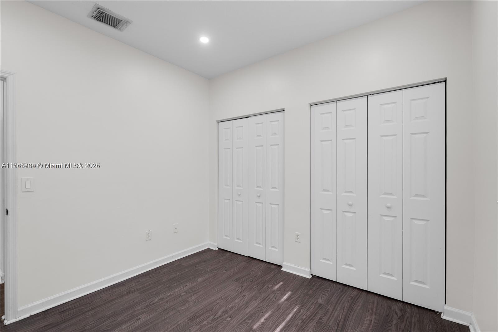 1073 Ne 41st Ter Property Photo 22
