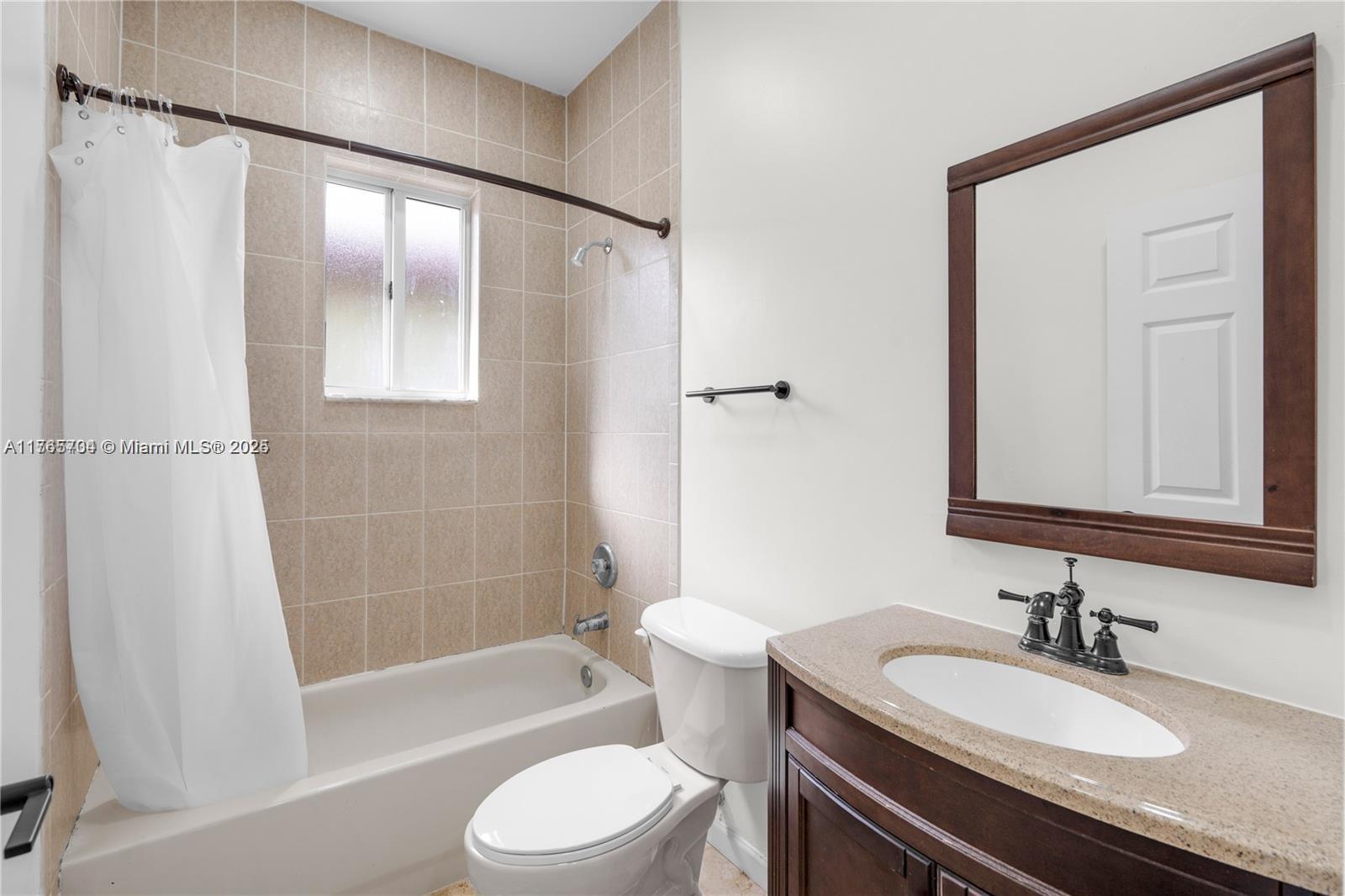 1073 Ne 41st Ter Property Photo 24