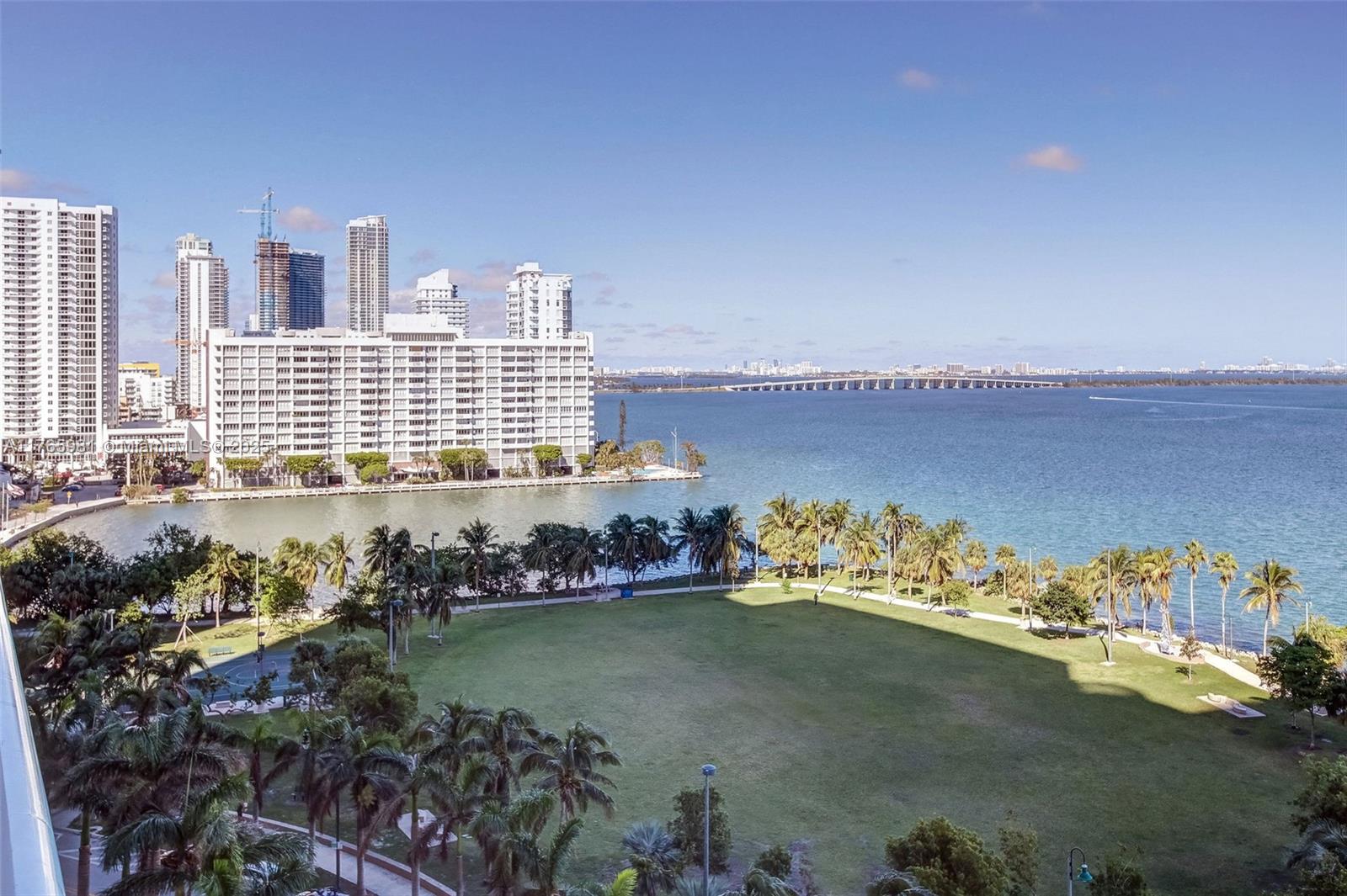 1800 N Bayshore Dr 1411 Property Photo
