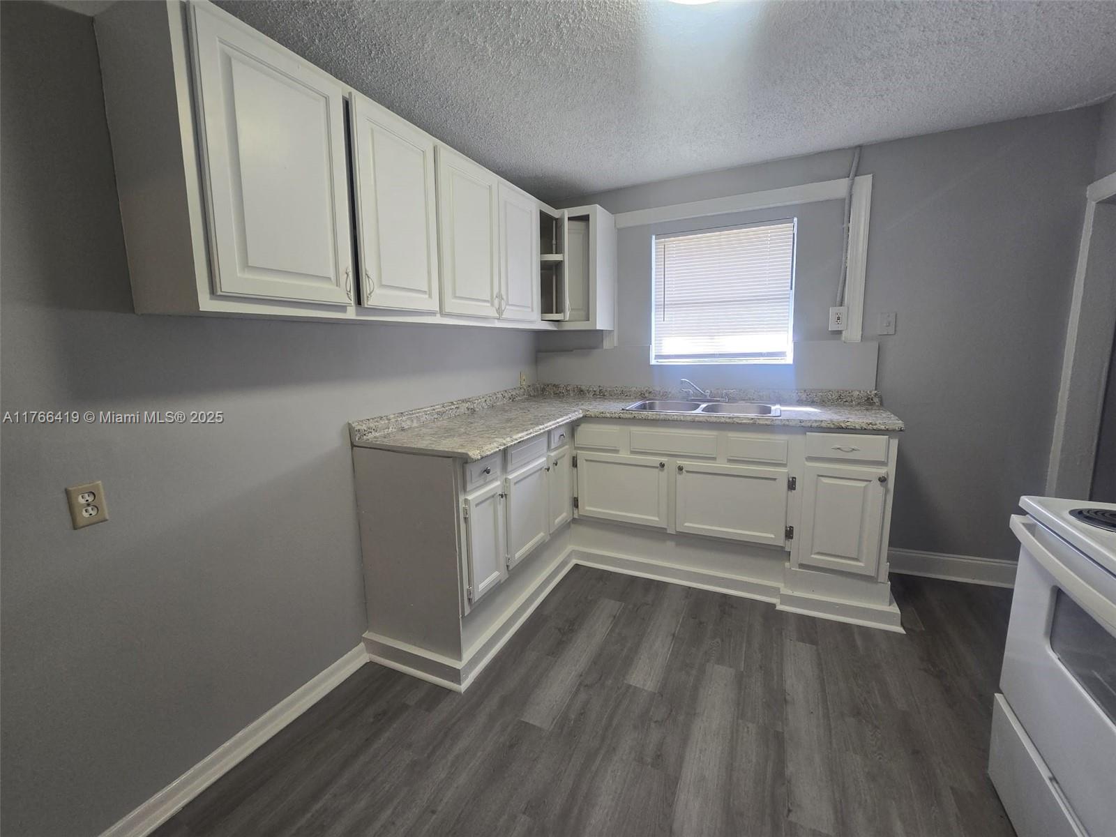 A11766419 Property Photo