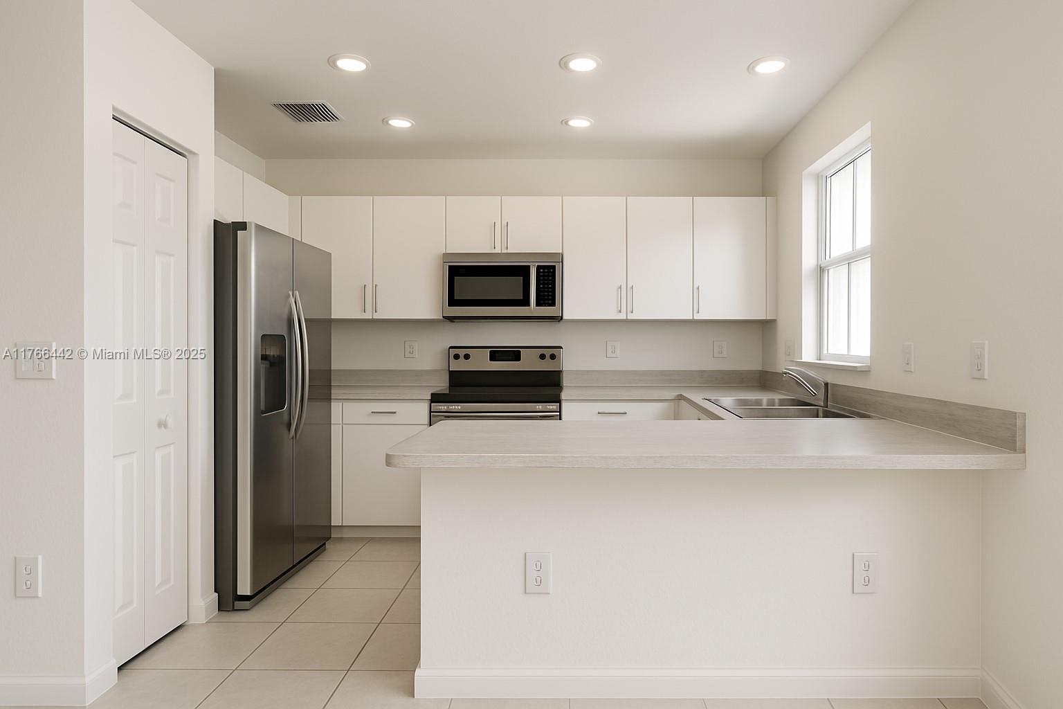 2737 Se 17th St Property Photo 4